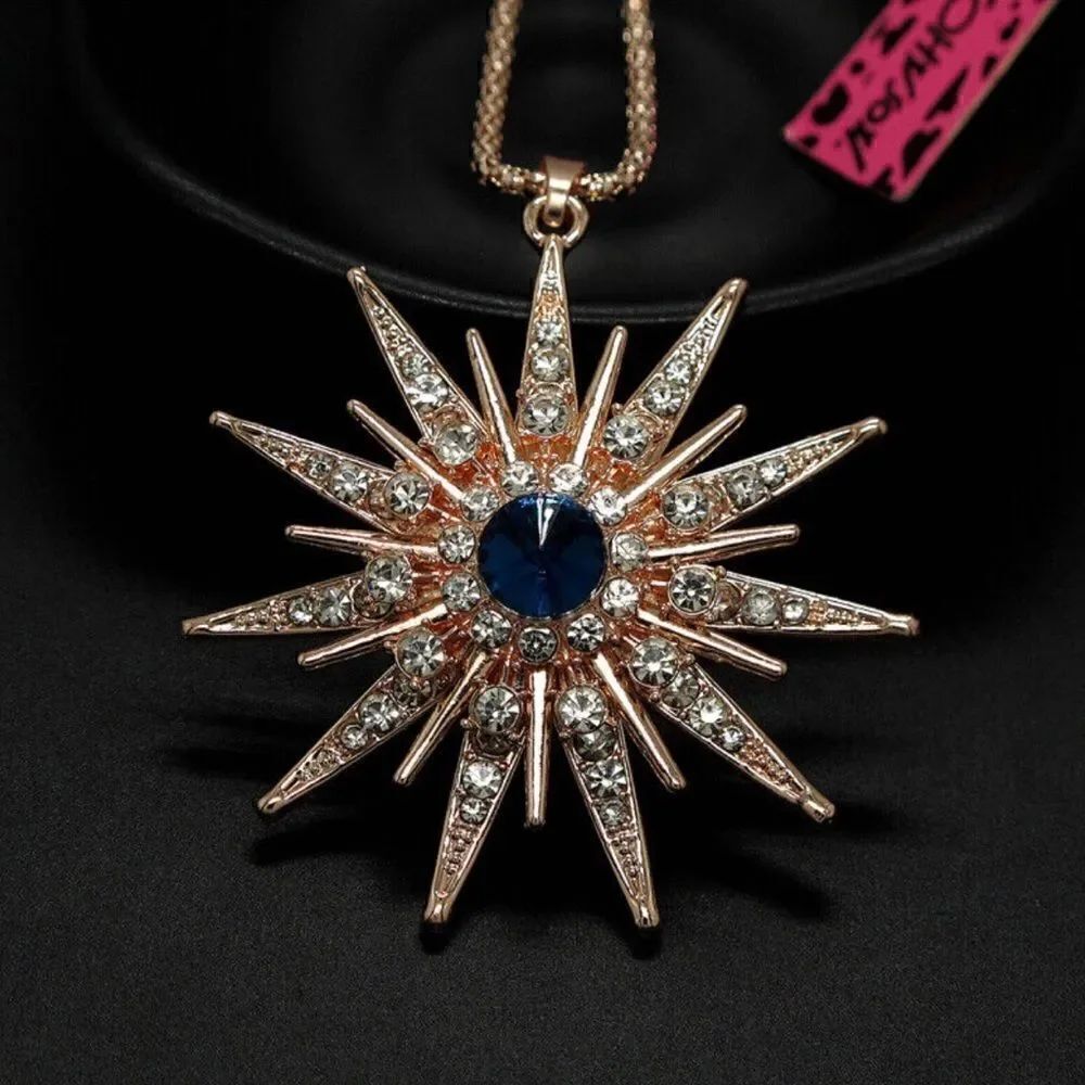 🔥 Betsey Johnson stunning crystal embellished starburst pendant necklace 🔥